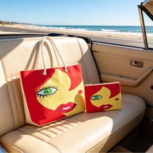 Charger l'image dans la galerie, sac de plage et pochette penelope dans voiture ohp
