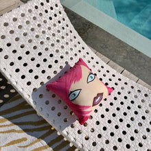 Charger l'image dans la galerie, Coussin-designer-original-happy-people-Cloe